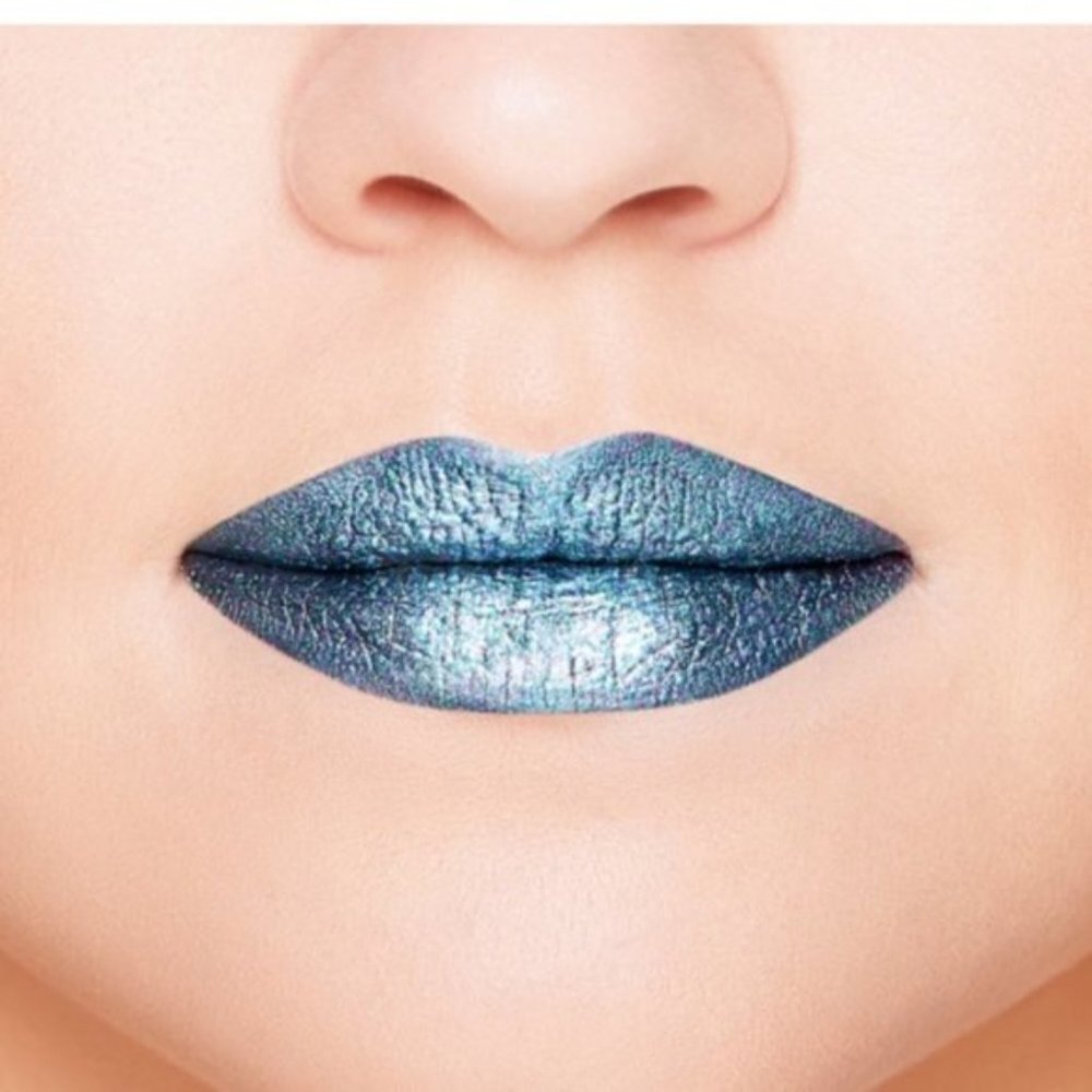 Too Faced Throwback METALLIC SPARKLE Lipstick - bionic - Picture 5 of 8